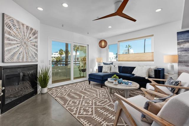 Detail Gallery Image 24 of 55 For 401 N Coast Hwy #301,  Oceanside,  CA 92054 - 3 Beds | 3 Baths