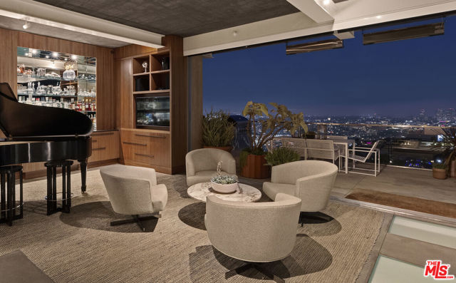8804 Hollywood Boulevard, Los Angeles CA: https://media.crmls.org/mediaz/529382f8-a3f2-4266-8169-032ca1abe97d.jpg