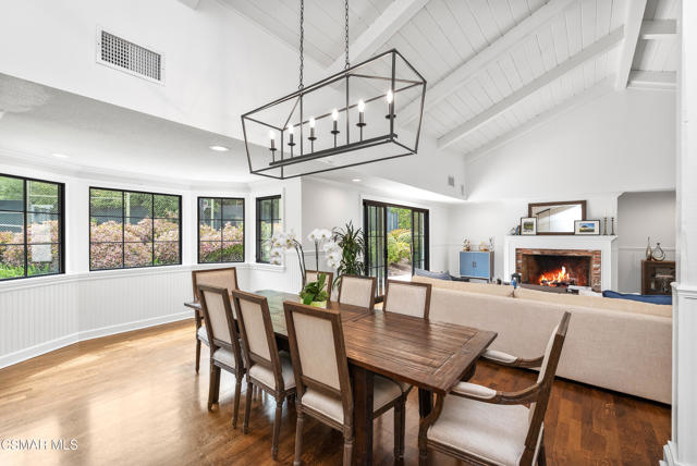 1211 Ridgecrest Place, Westlake Village CA: https://media.crmls.org/mediaz/52938338-5313-4b46-8a06-044c1c677ac1.jpg