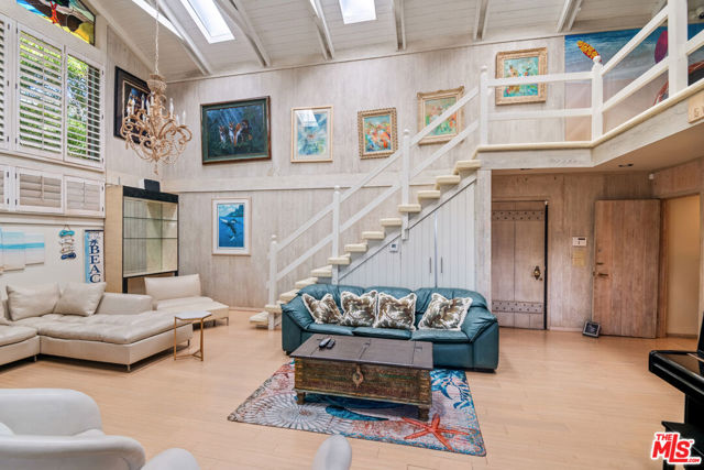 27004 PACIFIC COAST Highway, Malibu CA: https://media.crmls.org/mediaz/5293e6da-9929-498b-9d92-9fa6a15244b9.jpg