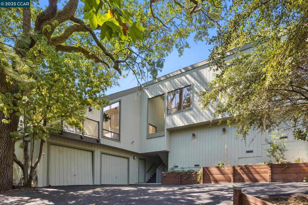 39 Saint Stephens Dr