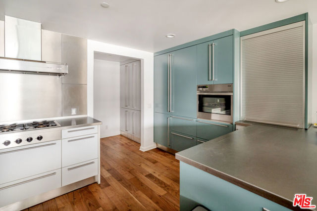10375 Wilshire Boulevard, Los Angeles CA: https://media.crmls.org/mediaz/5294112d-42cb-4542-adcd-1648677121fd.jpg