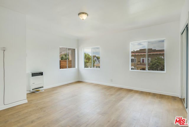 1827 W 24th Street, Los Angeles CA: https://media.crmls.org/mediaz/52942c11-0356-4b57-93d5-d20912c67f2a.jpg