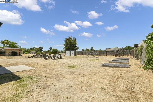 1941 Eden Plains Rd, Brentwood CA: https://media.crmls.org/mediaz/529457ac-ecf9-4fa2-9592-c79691dd5e5c.jpg