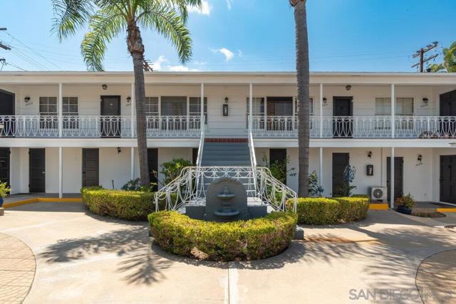 5064 Marlborough Dr, San Diego CA: https://media.crmls.org/mediaz/52945b25-d84c-4ad5-bec1-0406a61d4acb.jpg