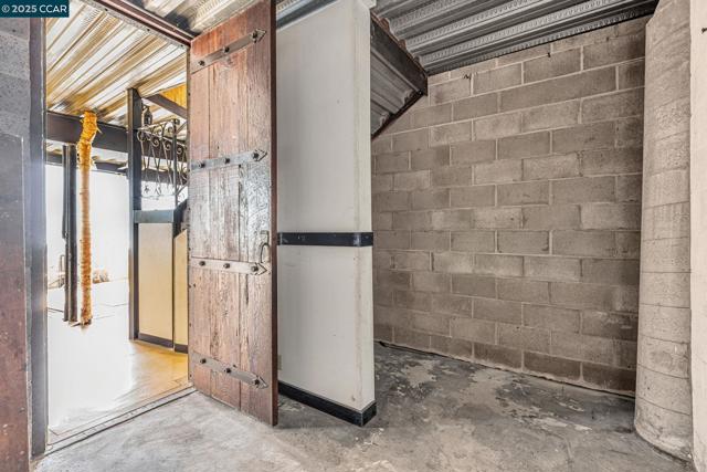 841 Ocean Ave, Richmond CA: https://media.crmls.org/mediaz/529467d5-9edb-4bdd-94cd-a6327960790e.jpg