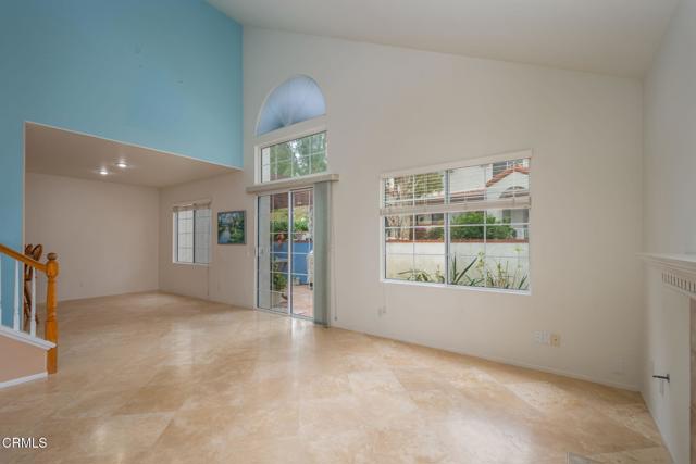 Detail Gallery Image 5 of 41 For 279 Camino Toluca, Camarillo,  CA 93010 - 3 Beds | 3 Baths