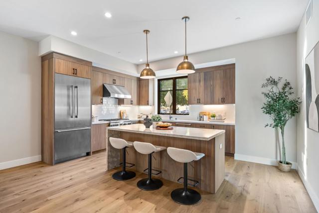 221 Hope Street, Mountain View CA: https://media.crmls.org/mediaz/52951e4e-4fca-4ff3-839f-2d4fae9f6b81.jpg