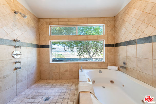 8919 Moorcroft Avenue, West Hills CA: https://media.crmls.org/mediaz/529573e2-090a-4029-8321-41f271da2196.jpg