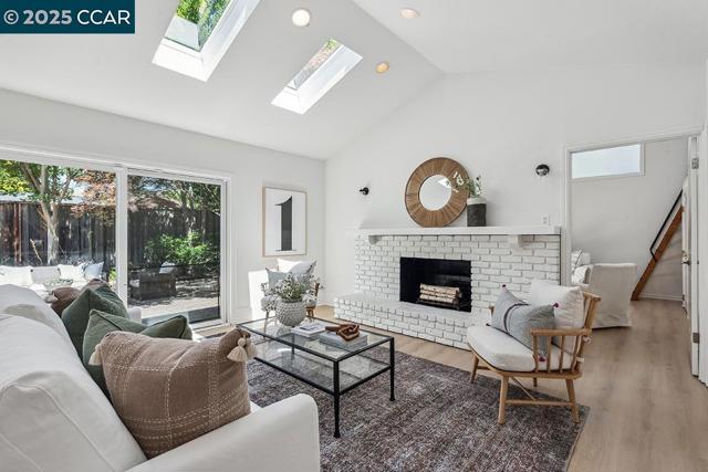1245 Rimer Dr, Moraga CA: https://media.crmls.org/mediaz/52958687-60cb-472d-a6aa-71edddd8c0fc.jpg