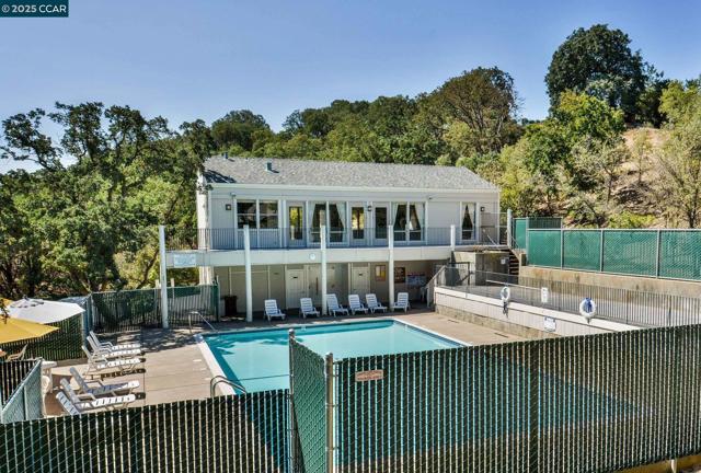 433 Ridgeview Dr, Pleasant Hill CA: https://media.crmls.org/mediaz/5295b9b4-a350-4379-aed4-25afde95d59e.jpg