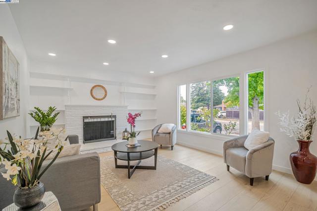 18760 Sandy Rd, Castro Valley CA: https://media.crmls.org/mediaz/52960645-c3dd-457c-8045-982437b0212a.jpg