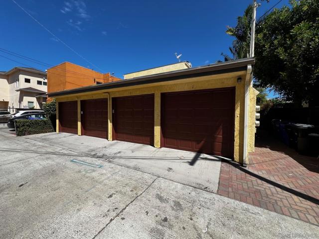1927 Diamond St, San Diego CA: https://media.crmls.org/mediaz/52962f3c-8650-48b8-8a36-4deacf378a1c.jpg