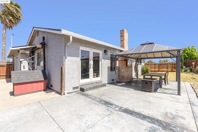 2158 Ackerman Dr, Pittsburg CA: https://media.crmls.org/mediaz/5296f39d-e4f1-4b64-9b6d-6d97a6ce2497.jpg