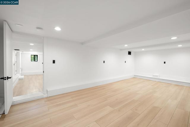 Image 19 of 30 For 1920 Linden St