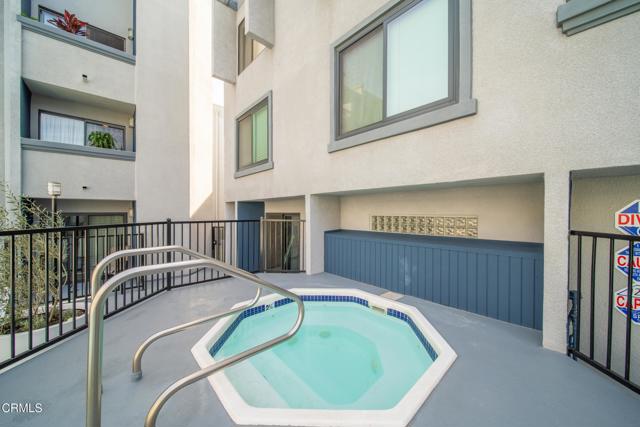 Detail Gallery Image 20 of 27 For 1940 N Highland Ave #10,  Los Angeles,  CA 90068 - 2 Beds | 2 Baths