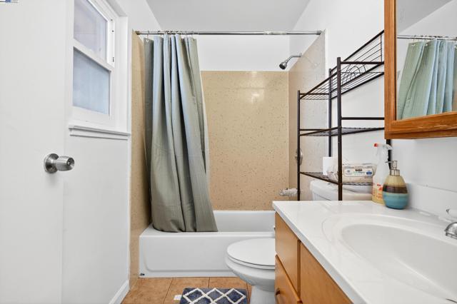 4300 Berk Ave, Richmond CA: https://media.crmls.org/mediaz/5297af3c-8482-4984-88a7-82a44312bb5f.jpg
