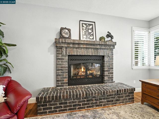 3052 Miwok Way, Clayton CA: https://media.crmls.org/mediaz/5297e610-cfde-4b82-9fa4-b382c8639c6d.jpg