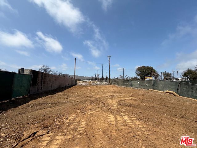 15419 Via De Las Olas, Pacific Palisades CA: https://media.crmls.org/mediaz/529829e9-fbc6-41b8-9e2d-d7d202e35ab3.jpg
