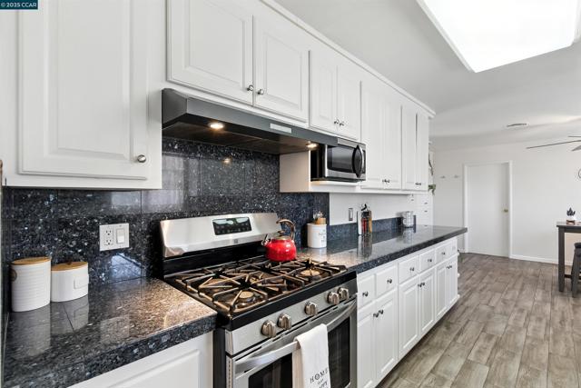 1201 Valle Vista Ave, Vallejo CA: https://media.crmls.org/mediaz/5298976f-347b-46d7-a06e-5e3678b5438c.jpg