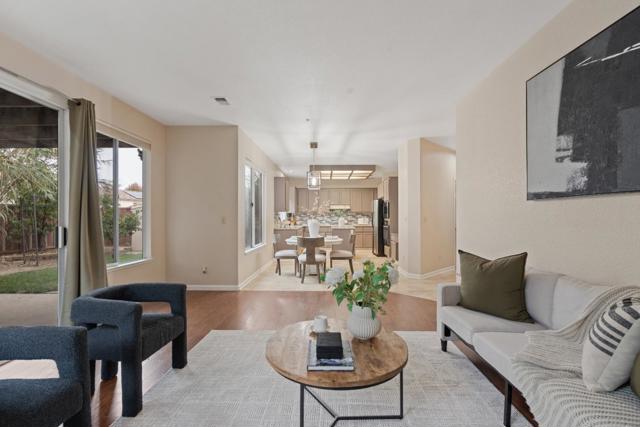 1258 De Cunha Court, Salinas CA: https://media.crmls.org/mediaz/5298b5fc-f59a-4e22-8f0e-3fe327081ad6.jpg