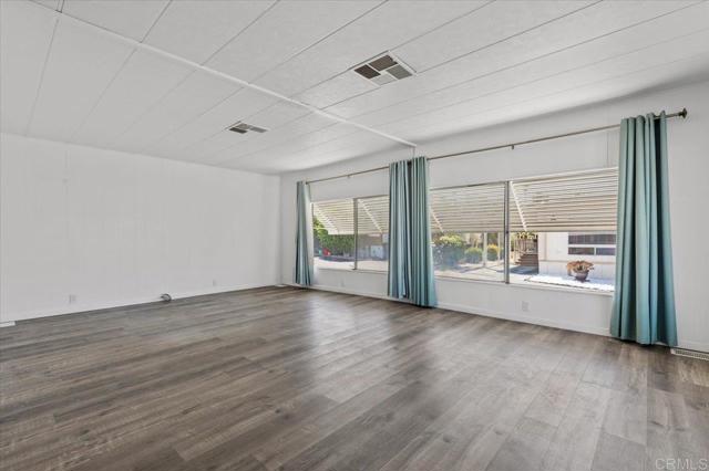 Detail Gallery Image 3 of 28 For 718 Sycamore Ave #109,  Vista,  CA 92083 - 2 Beds | 2 Baths