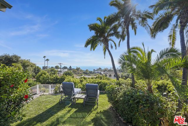 30119 Harvester Road, Malibu CA: https://media.crmls.org/mediaz/5299f238-de7e-4b6d-8c62-3ac24b946deb.jpg