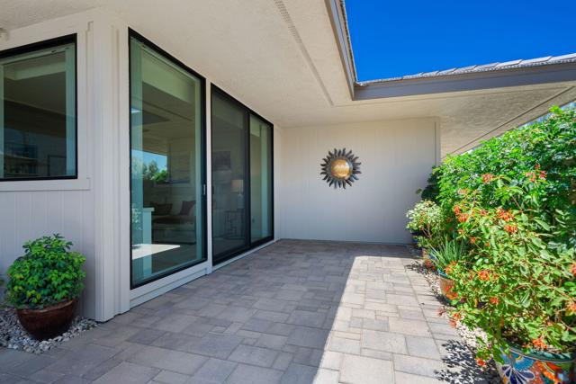 9 Furman Court, Rancho Mirage CA: https://media.crmls.org/mediaz/529a6051-7742-4cdf-b5bd-4c3d6b3c86ef.jpg