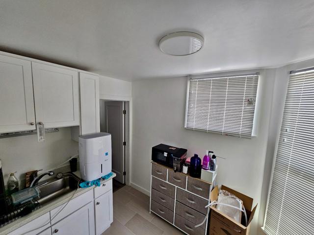 31163118 23rd Street, San Francisco CA: https://media.crmls.org/mediaz/529a92b0-7e4e-4bcc-8141-14ab6ac10428.jpg