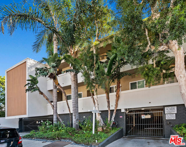 22626 Pacific Coast Highway, Malibu CA: https://media.crmls.org/mediaz/529ad07f-0a31-4865-ad46-8840518f2cf2.jpg