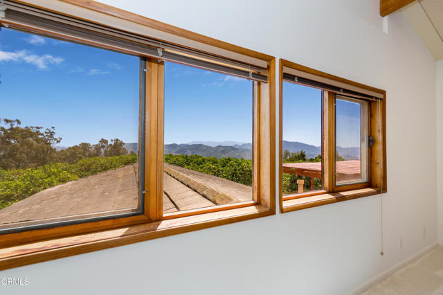 6860 Worth Way, Camarillo CA: https://media.crmls.org/mediaz/529adbd4-e2e1-4f54-bb99-4f9c44773aad.jpg