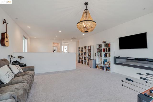 2281 Garden Farms Ave, Lathrop CA: https://media.crmls.org/mediaz/529b53dc-d34d-4cdc-ae4a-5ebdf4646b9a.jpg