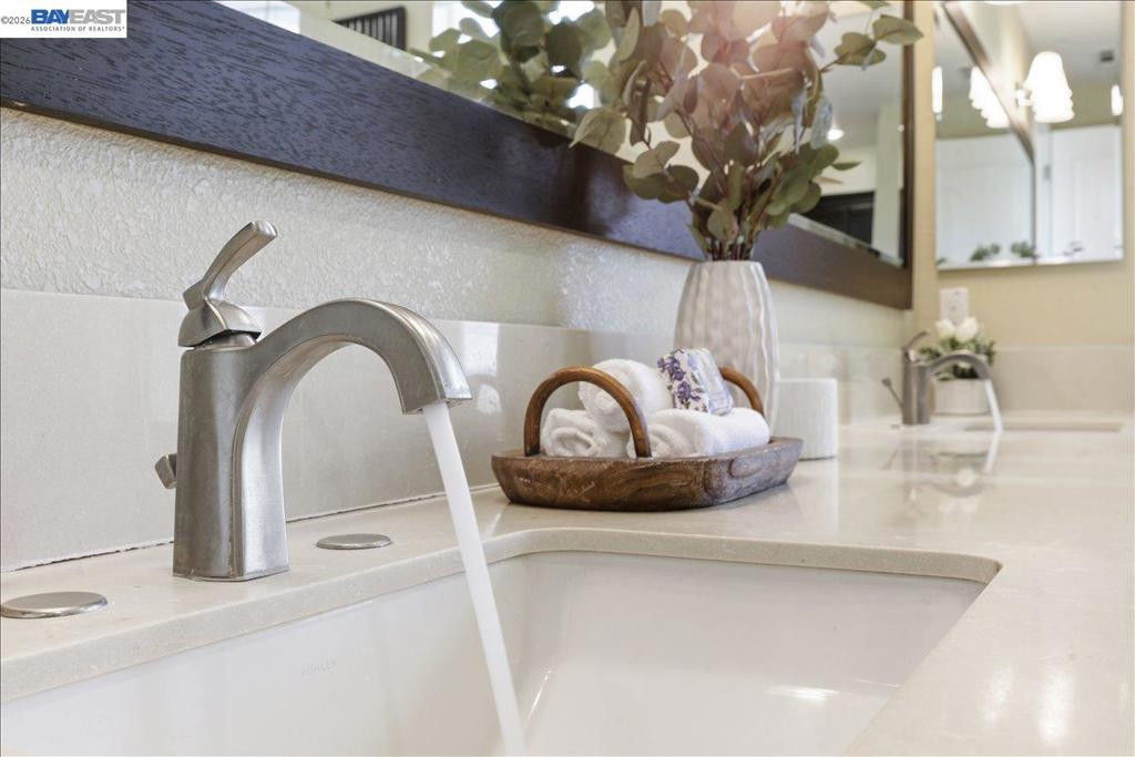 https://media.crmls.org/mediaz/529b8d8a-9545-41a0-a975-ef2563fa1f8f.jpg?preset=X-Large