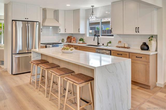 11187 Tyrolean Way, San Diego CA: https://media.crmls.org/mediaz/529bb162-3ed2-401f-b663-a86980a722e7.jpg