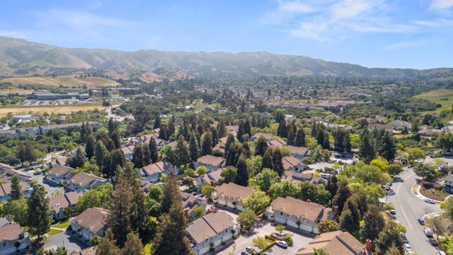 2624 Yerba Vista Court, San Jose CA: https://media.crmls.org/mediaz/529c0da5-2851-4cc6-921c-ef6e9508d248.jpg