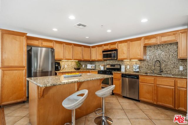 13200 Pacific Promenade, Playa Vista CA: https://media.crmls.org/mediaz/529ca2d4-a19e-42c6-ac5a-7f31953bff32.jpg