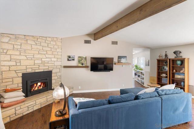 1131 Vale Terrace Dr, Vista CA: https://media.crmls.org/mediaz/529d3b0c-a77c-440e-b978-d004a306d6ce.jpg