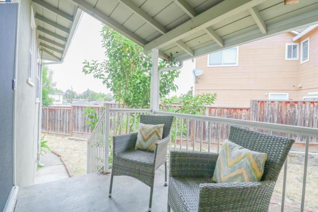 2272 Kelly St, Hayward CA: https://media.crmls.org/mediaz/529d8119-42f2-4bef-b2cb-d11a7156e233.jpg