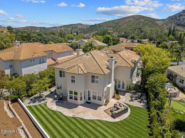 1615 Vista Oaks Way, Westlake Village CA: https://media.crmls.org/mediaz/529d9ed3-d9e6-42e3-820e-d0e04a4b9596.jpg