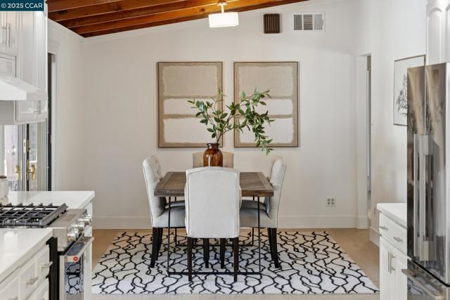 12 La Sonoma Ct, Alamo CA: https://media.crmls.org/mediaz/529dc81a-1d49-4ba0-b2ff-4b6294dd405d.jpg