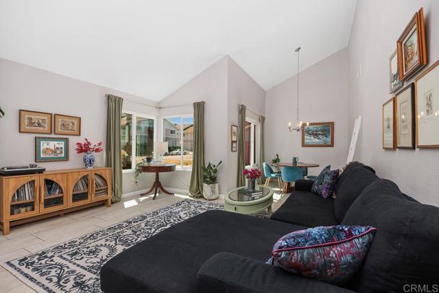 Detail Gallery Image 4 of 40 For 1744 Calle Jules, Vista,  CA 92084 - 3 Beds | 2 Baths