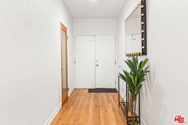 1201 Larrabee Street, West Hollywood CA: https://media.crmls.org/mediaz/529e1e0f-2c08-4510-a618-6a27ef56cb3c.jpg
