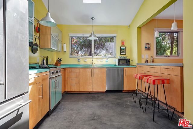 1865 UPPERTON Avenue, Los Angeles CA: https://media.crmls.org/mediaz/529e836a-5121-410d-a1da-9dec0e711238.jpg