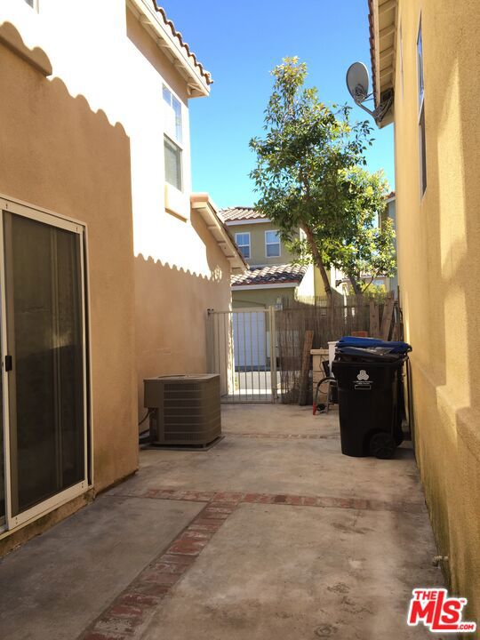 202 Gabriel Garcia Marquez Street, Los Angeles CA: https://media.crmls.org/mediaz/529e8d32-fc71-4b2a-a43e-1e97d1d1ae2a.jpg