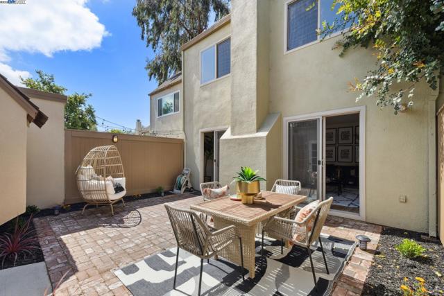 3032 CERRO VISTA, Alameda CA: https://media.crmls.org/mediaz/529efdd8-6a01-4d3e-90f5-82384abc88ba.jpg