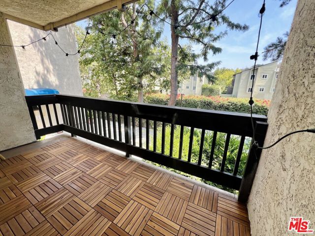 2209 Summertime Lane, Culver City CA: https://media.crmls.org/mediaz/529f8a8d-68db-4398-9613-3bcc2cb6014c.jpg