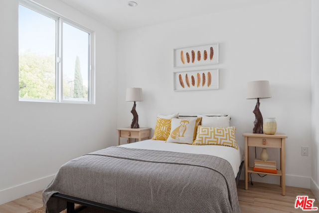 2514 Berkeley Avenue, Los Angeles CA: https://media.crmls.org/mediaz/529f9992-3885-499e-a121-9d5a0465741c.jpg