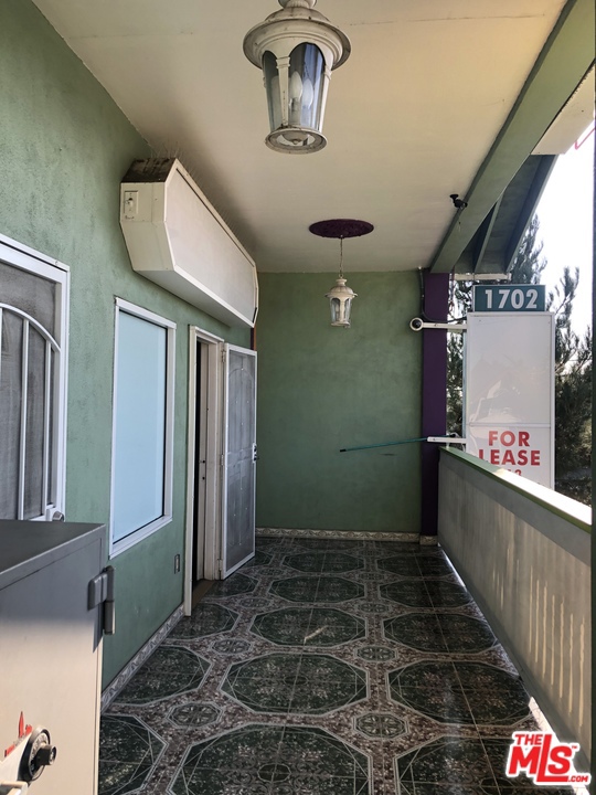 1702 Hoover Street, Los Angeles, California 90006, ,Multi-Family,For Sale,Hoover,21726566