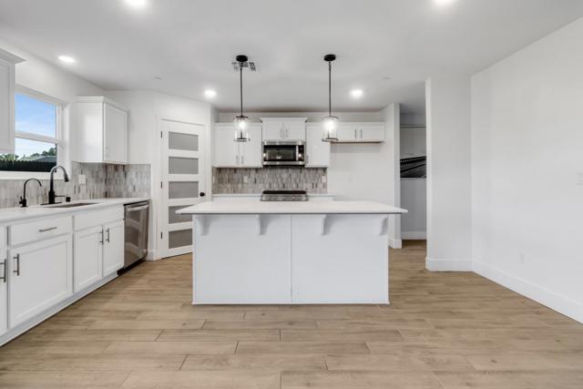 2125 Redding Way, Atwater CA: https://media.crmls.org/mediaz/52a03ad6-0f63-40dc-924e-8fb24f01112d.jpg