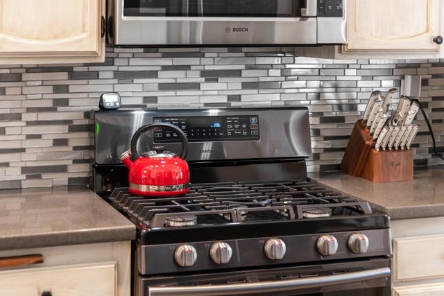 Detail Gallery Image 19 of 56 For 3732 via Cabrillo, Oceanside,  CA 92056 - 3 Beds | 3 Baths